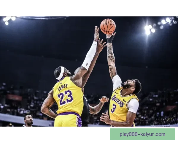 查理·泰勒在英超联赛中的表现稳健，持续吸引关注